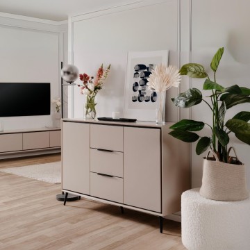 Kredenca peščene barve s črnimi detajli 2 vrati in 3 predali Arona01B 135x38x90H