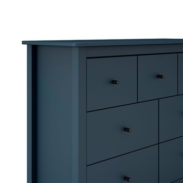 Modra komoda iz masivnega lesa Misti 110x40x820H - 7 predalov, oblikovanje in organizacija